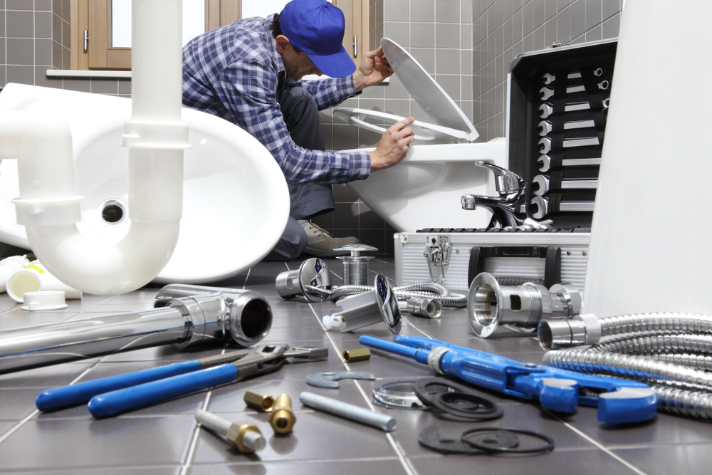 Rooter Service vs. Traditional Drain Cleaning: What’s the Difference?