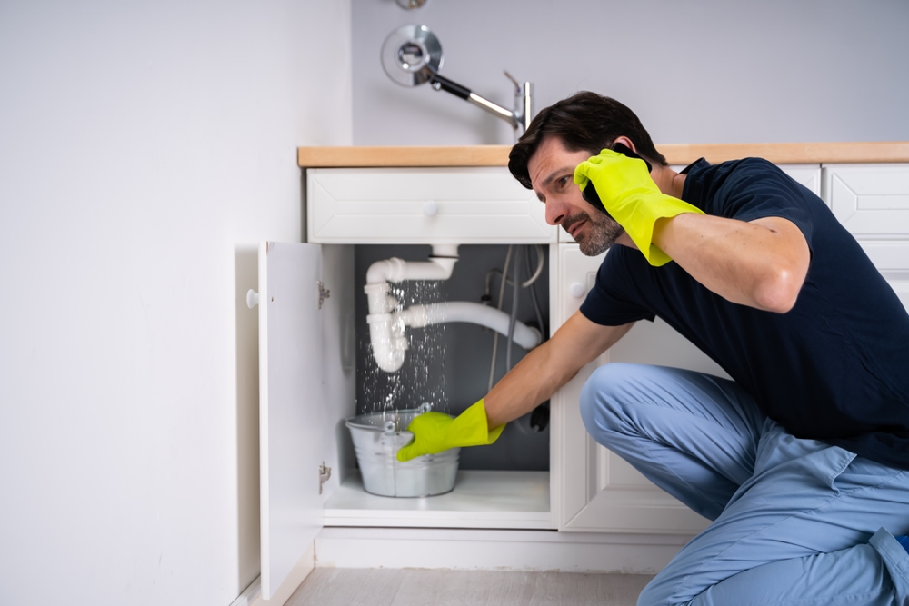 Florida Plumbing Emergencies: What to Do When a Pipe Bursts, Toilet Overflows, or a Sewer Backs Up